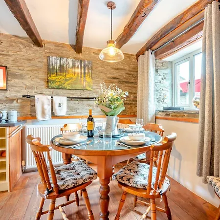 2 Bed In Looe 04708 * Menheniot