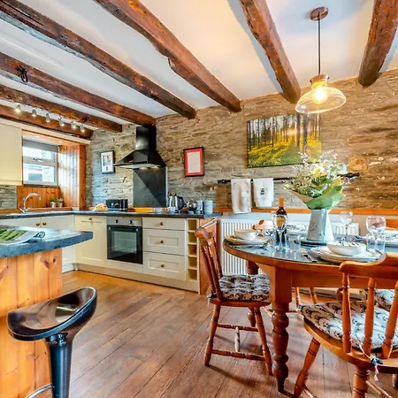 2 Bed In Looe 04708 *