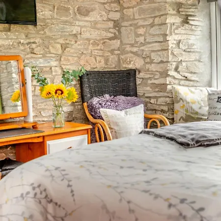 2 Bed In Looe 04708 Holiday home Menheniot