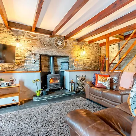 2 Bed In Looe 04708