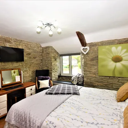2 Bed In Looe 04708 Holiday home Menheniot