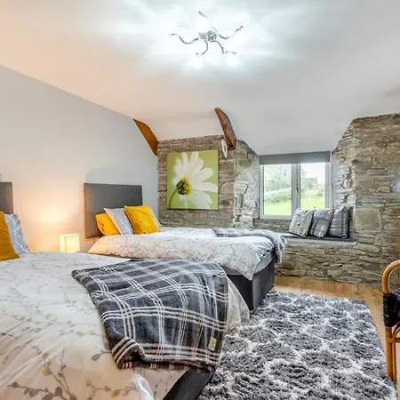 2 Bed In Looe 04708 *