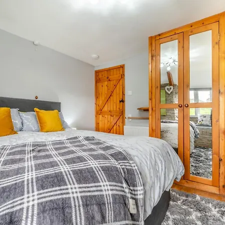 2 Bed In Looe 04708